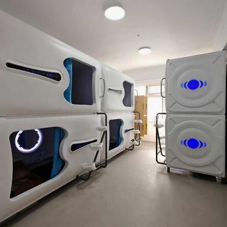 Hostel Space Capsule Madryt Zewnętrze zdjęcie