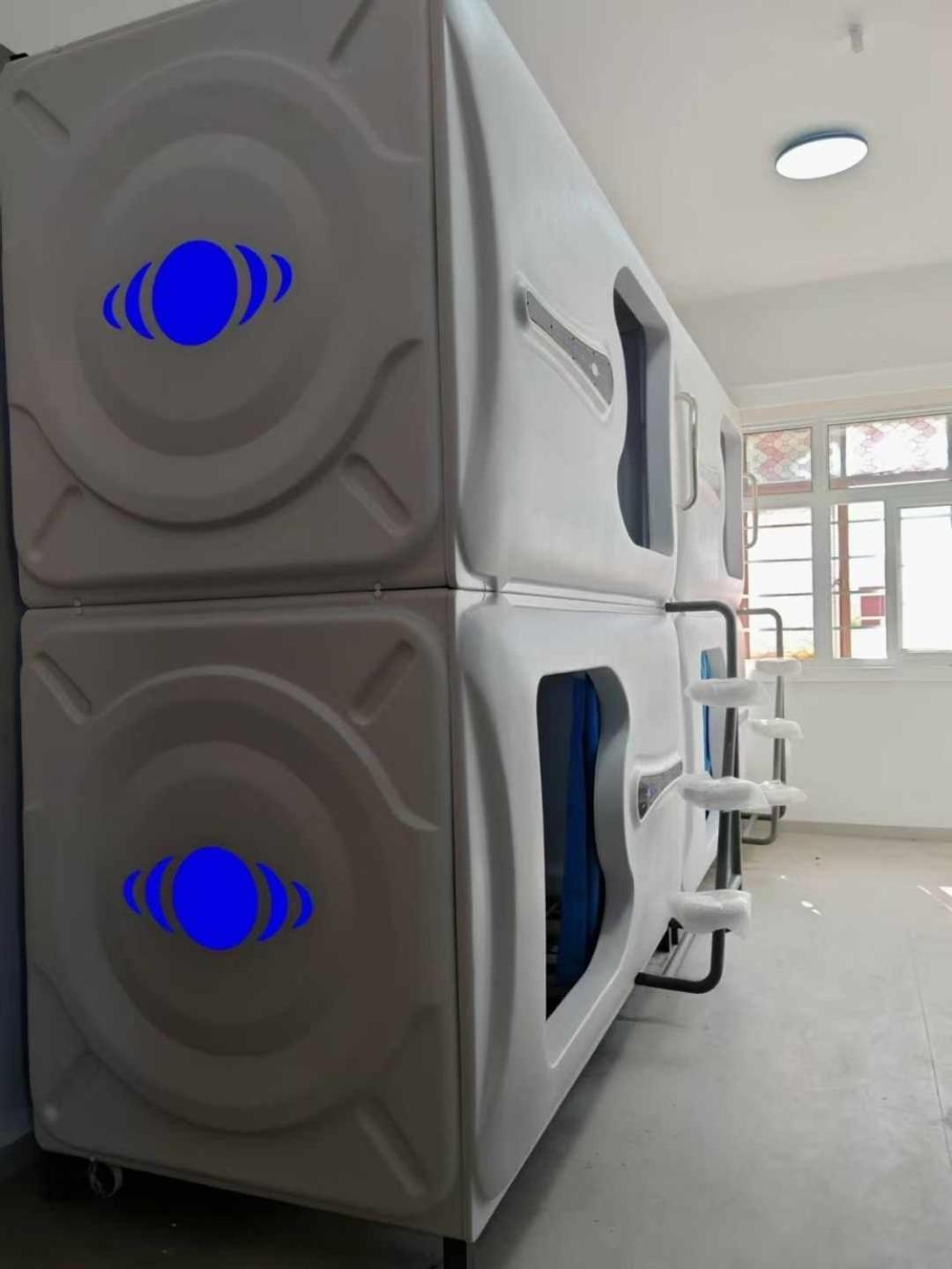 Hostel Space Capsule Madryt Zewnętrze zdjęcie