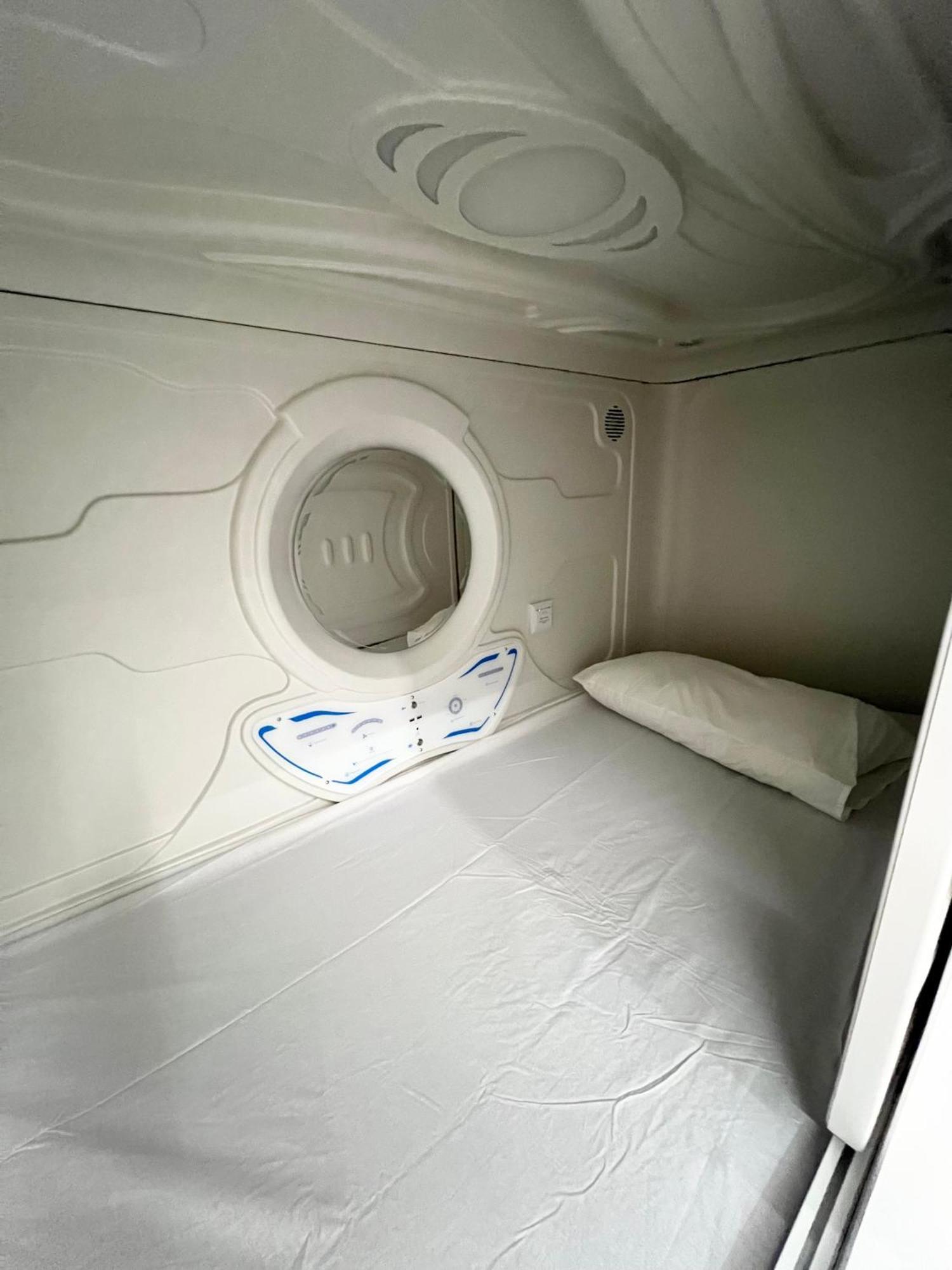Hostel Space Capsule Madryt Zewnętrze zdjęcie
