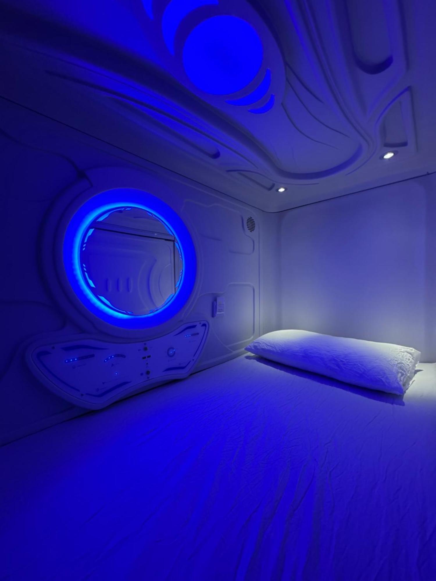 Hostel Space Capsule Madryt Zewnętrze zdjęcie