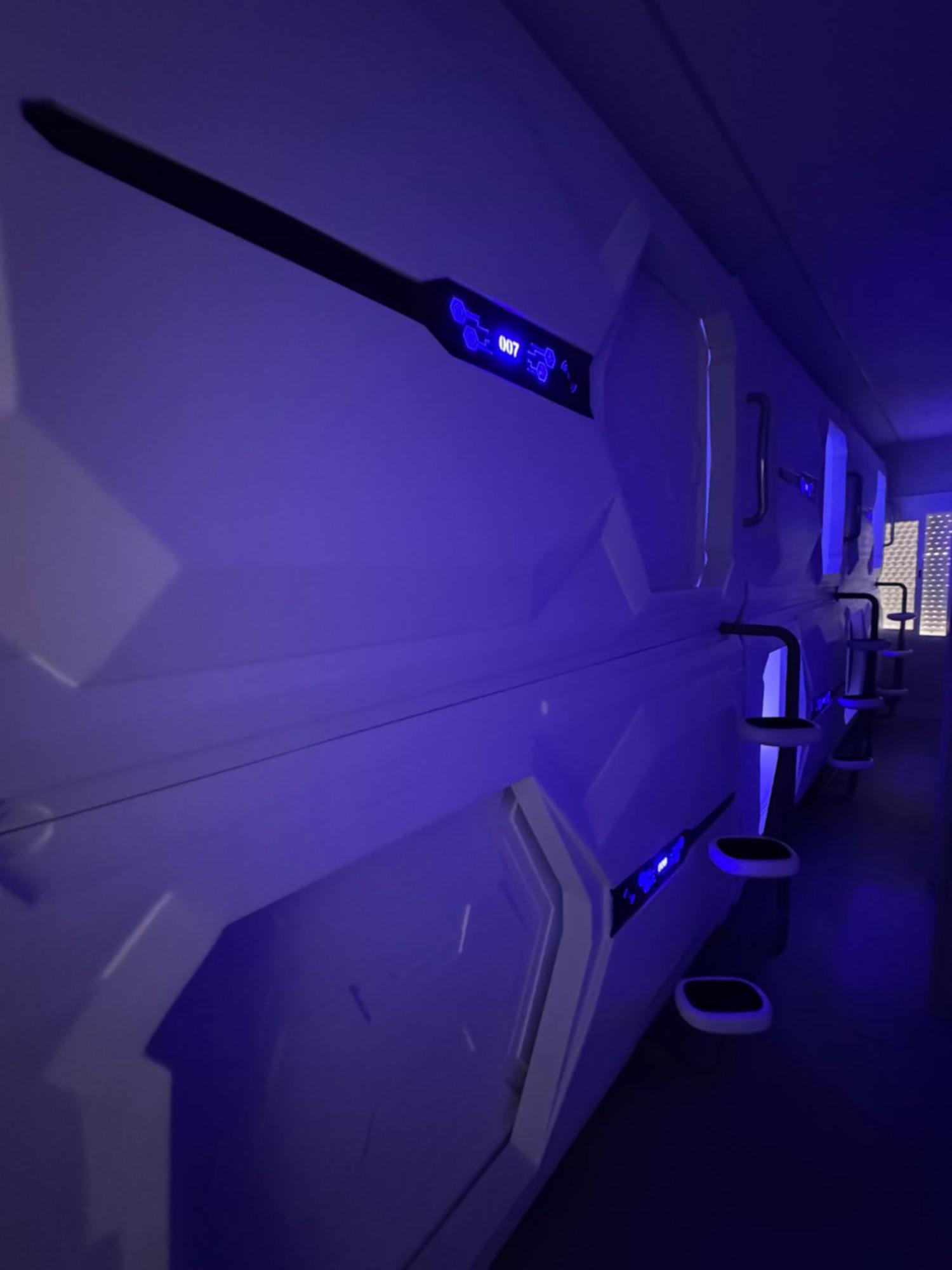 Hostel Space Capsule Madryt Zewnętrze zdjęcie