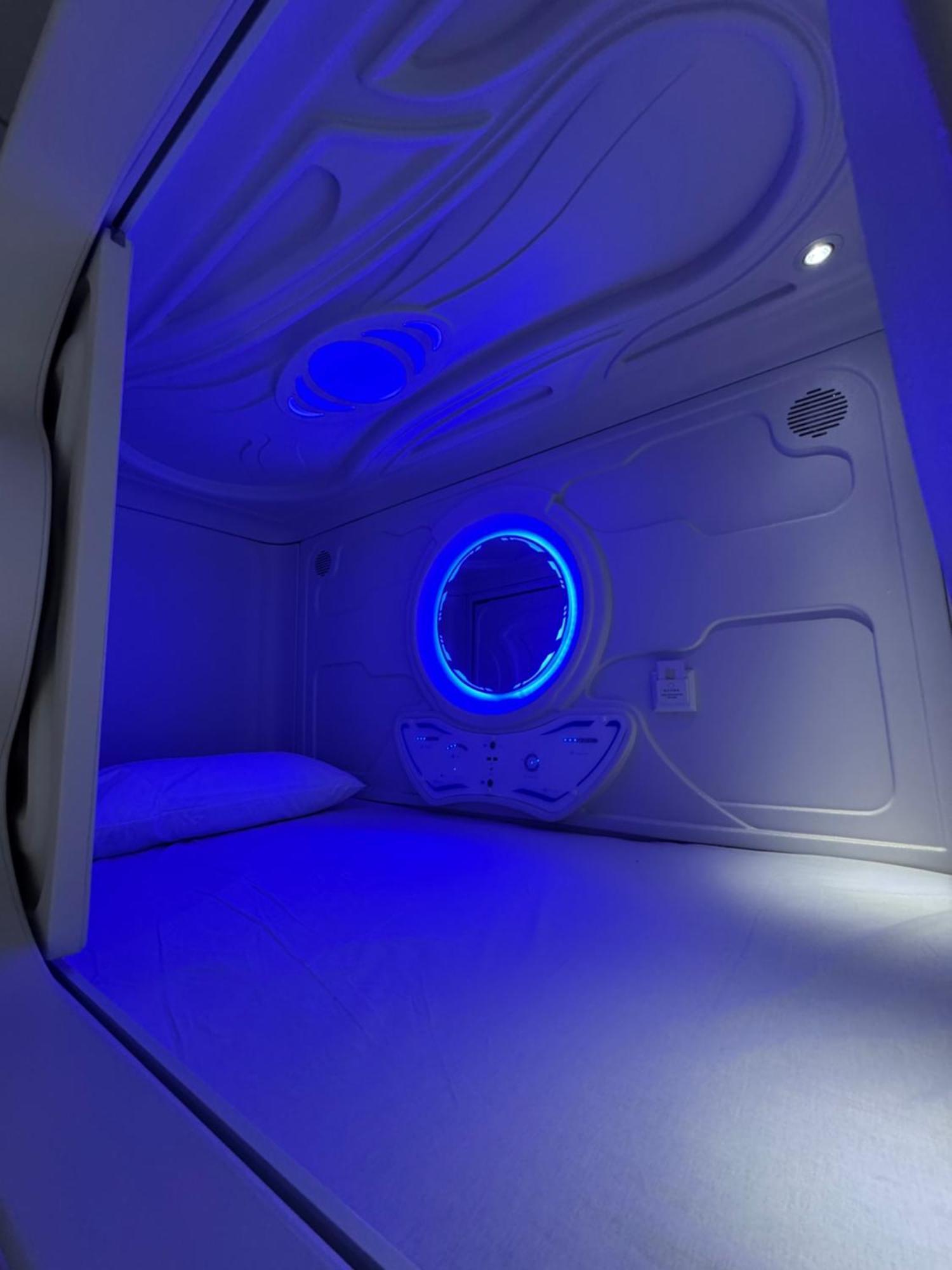 Hostel Space Capsule Madryt Zewnętrze zdjęcie