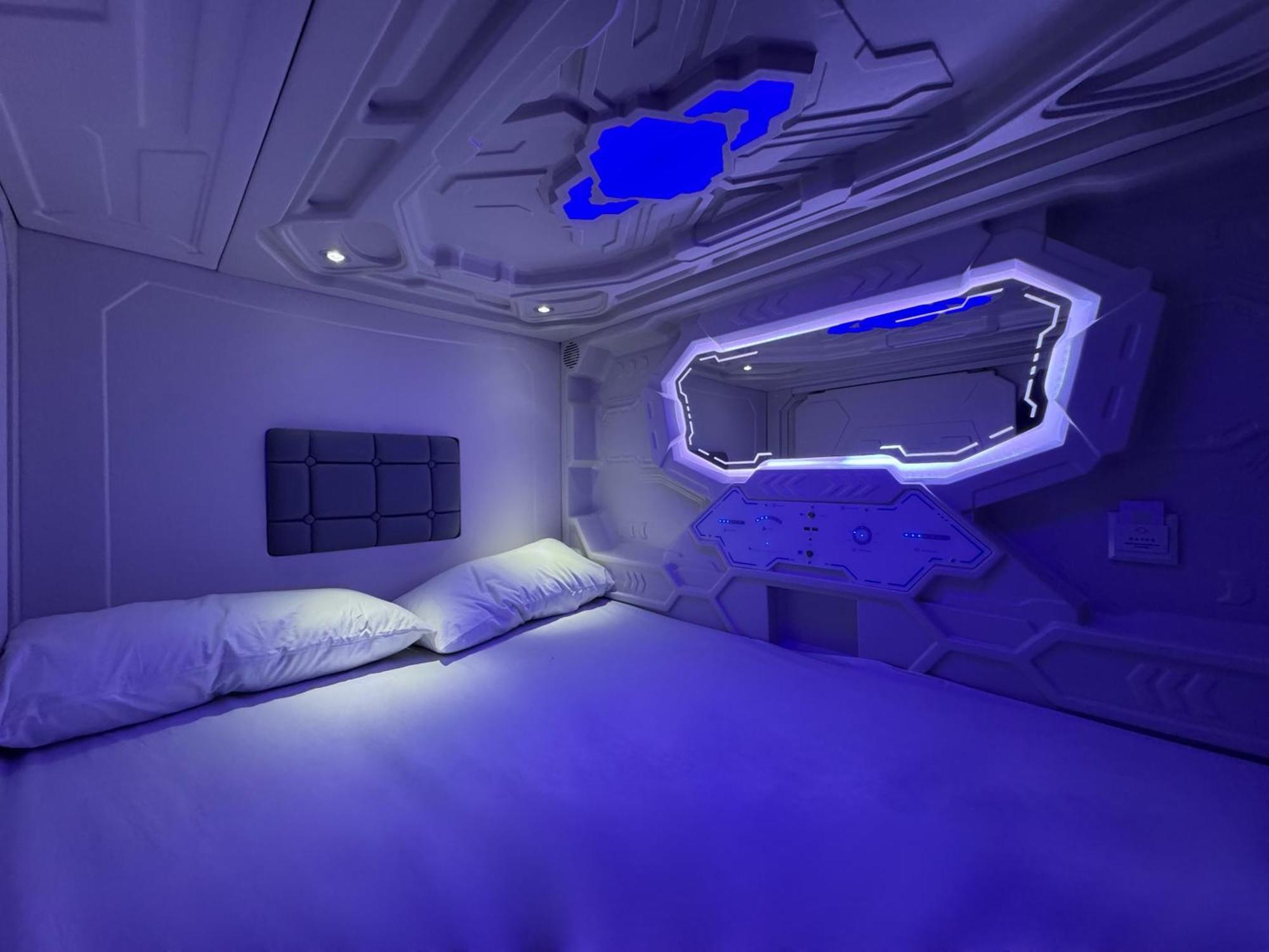 Hostel Space Capsule Madryt Zewnętrze zdjęcie