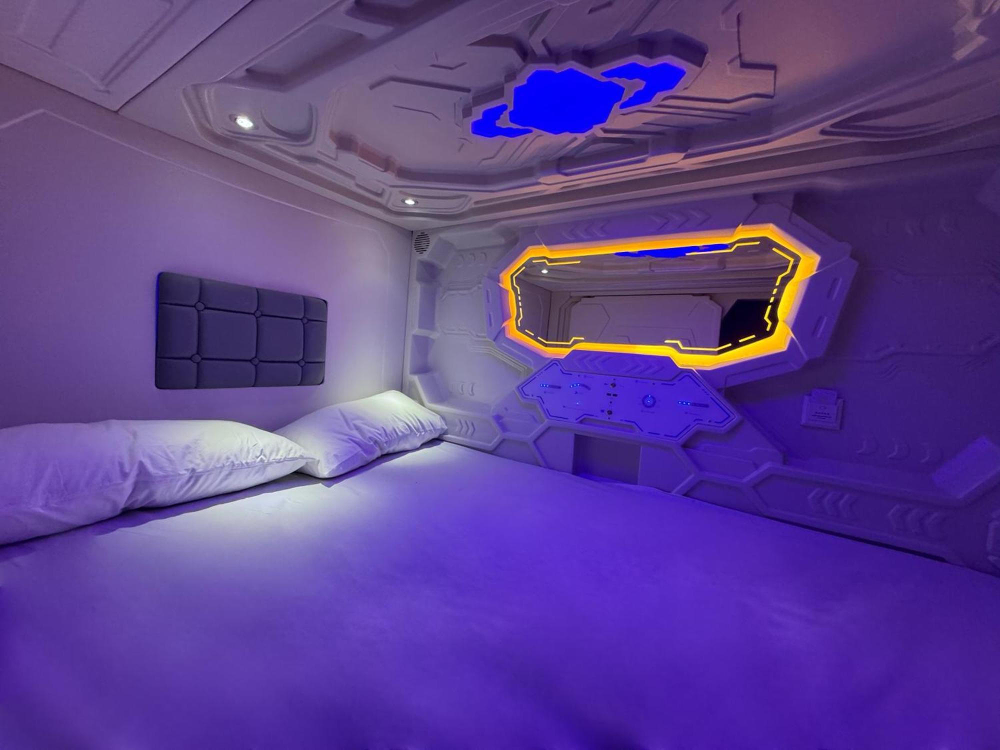 Hostel Space Capsule Madryt Zewnętrze zdjęcie