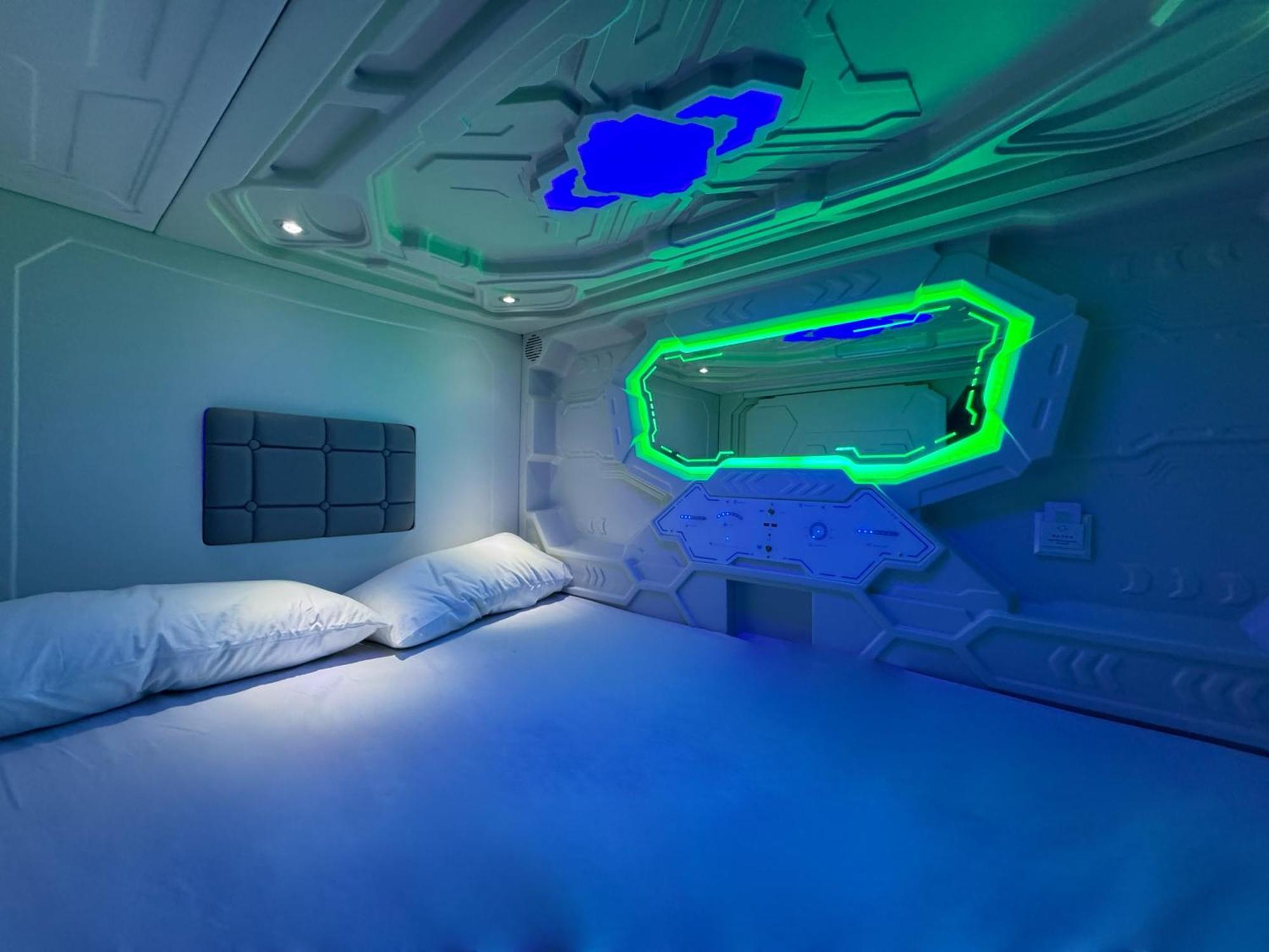 Hostel Space Capsule Madryt Zewnętrze zdjęcie