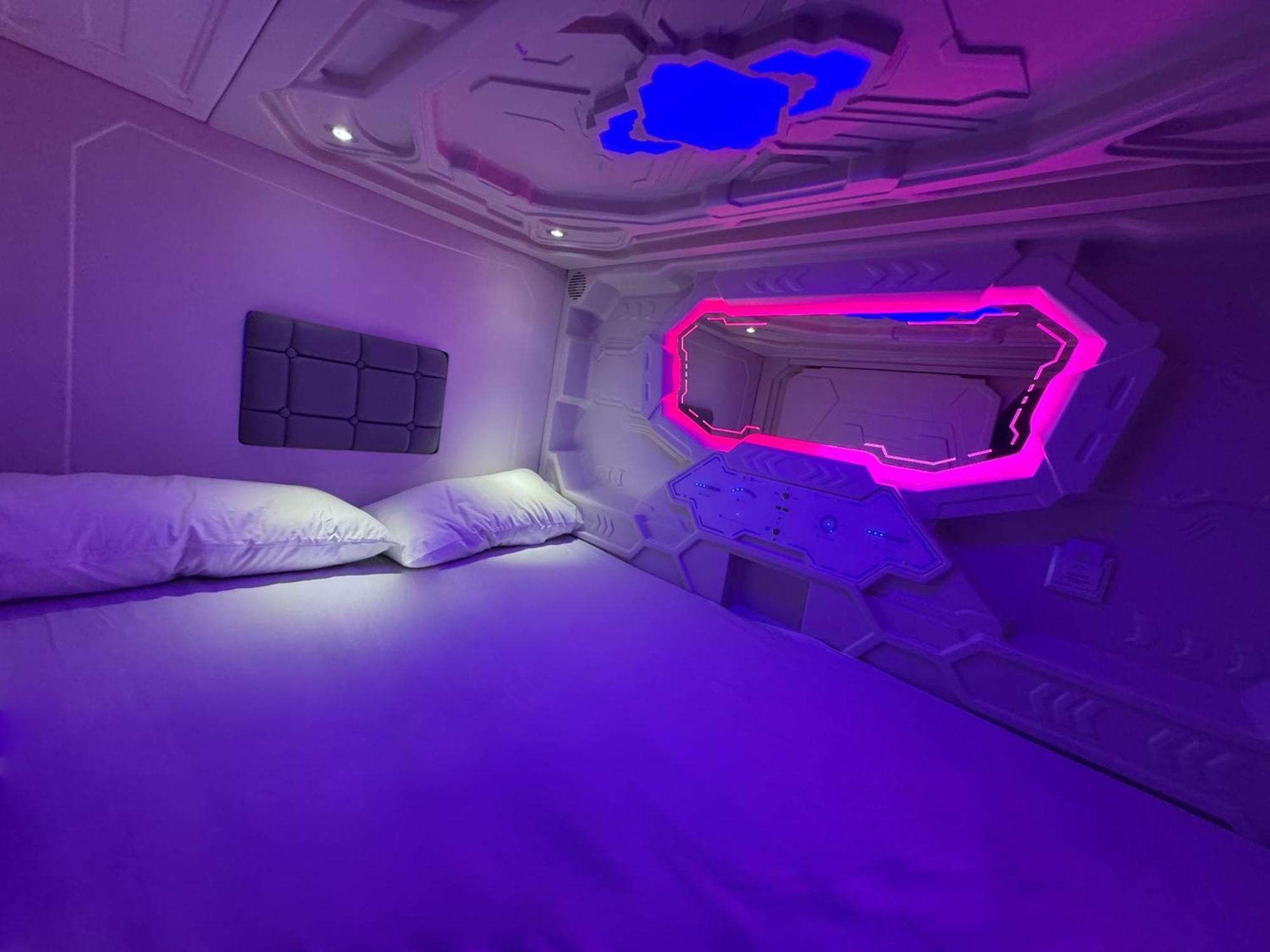 Hostel Space Capsule Madryt Zewnętrze zdjęcie